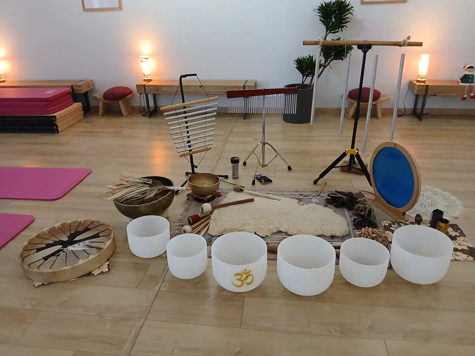 Bols de cristal et instruments de sonothérapie